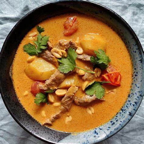 massaman curry pronunciation.